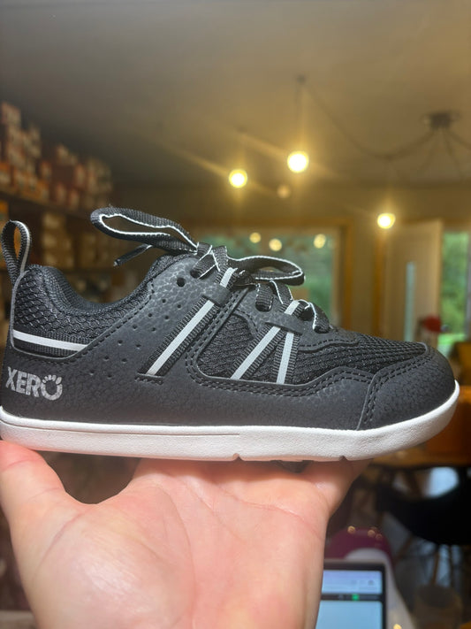 Xero Prio Youth (Schwarz)